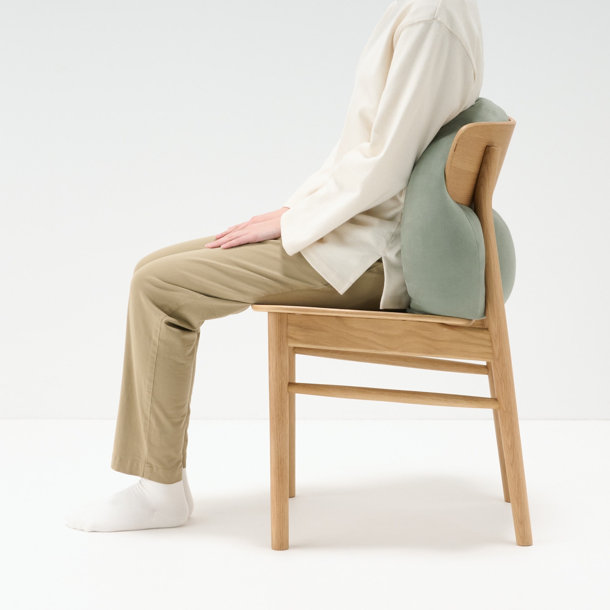 背当てにもなるやわらかマルチクッション