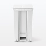 【海外】ポリプロピレン入り　ペダル式ダストボックス　両開きフタ付き