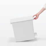 【海外】ポリプロピレン入り　ペダル式ダストボックス　両開きフタ付き