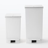 【海外】ポリプロピレン入り　ペダル式ダストボックス　両開きフタ付き