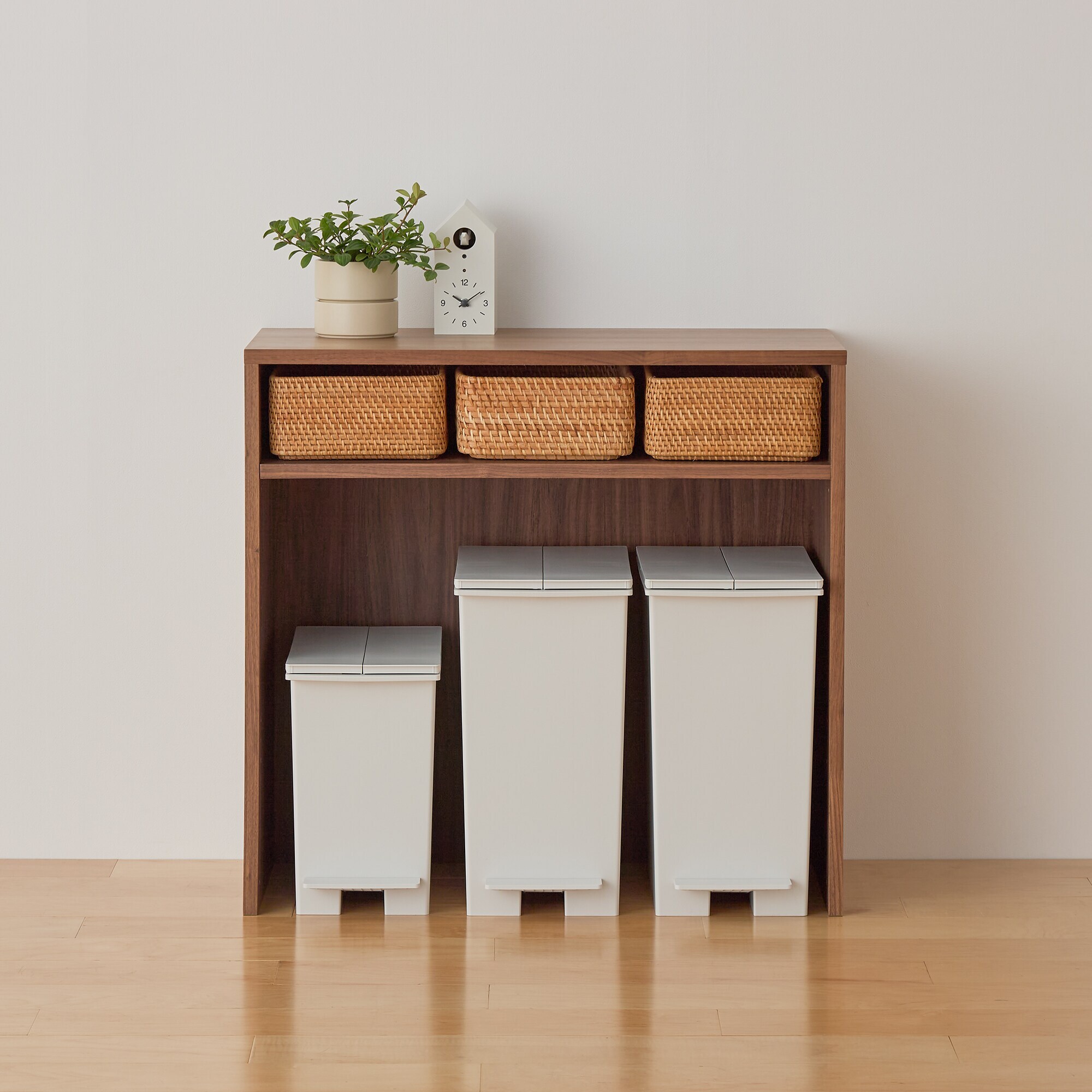 【海外】ポリプロピレン入り　ペダル式ダストボックス　両開きフタ付き