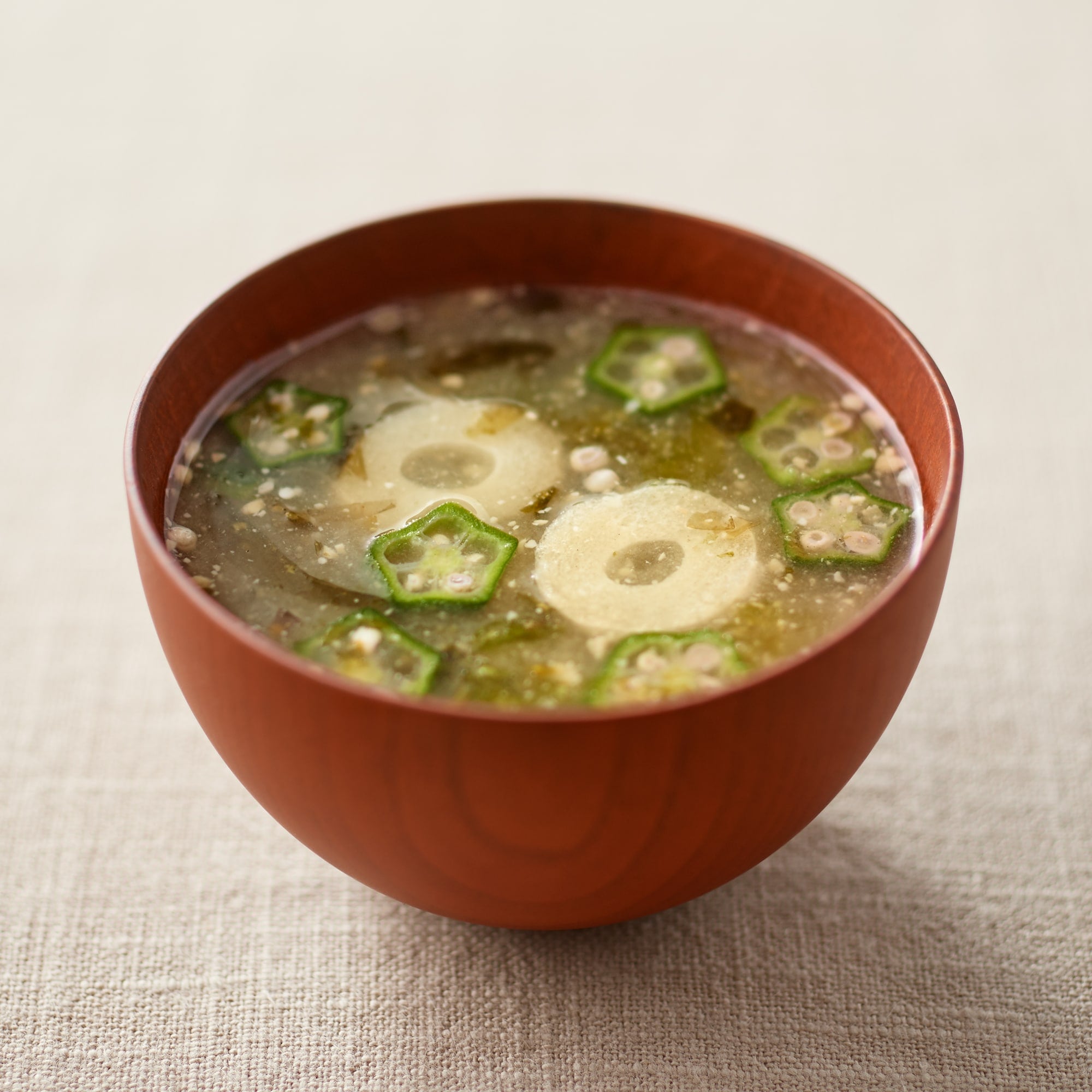 素材を生かした味噌汁　海苔とめかぶ