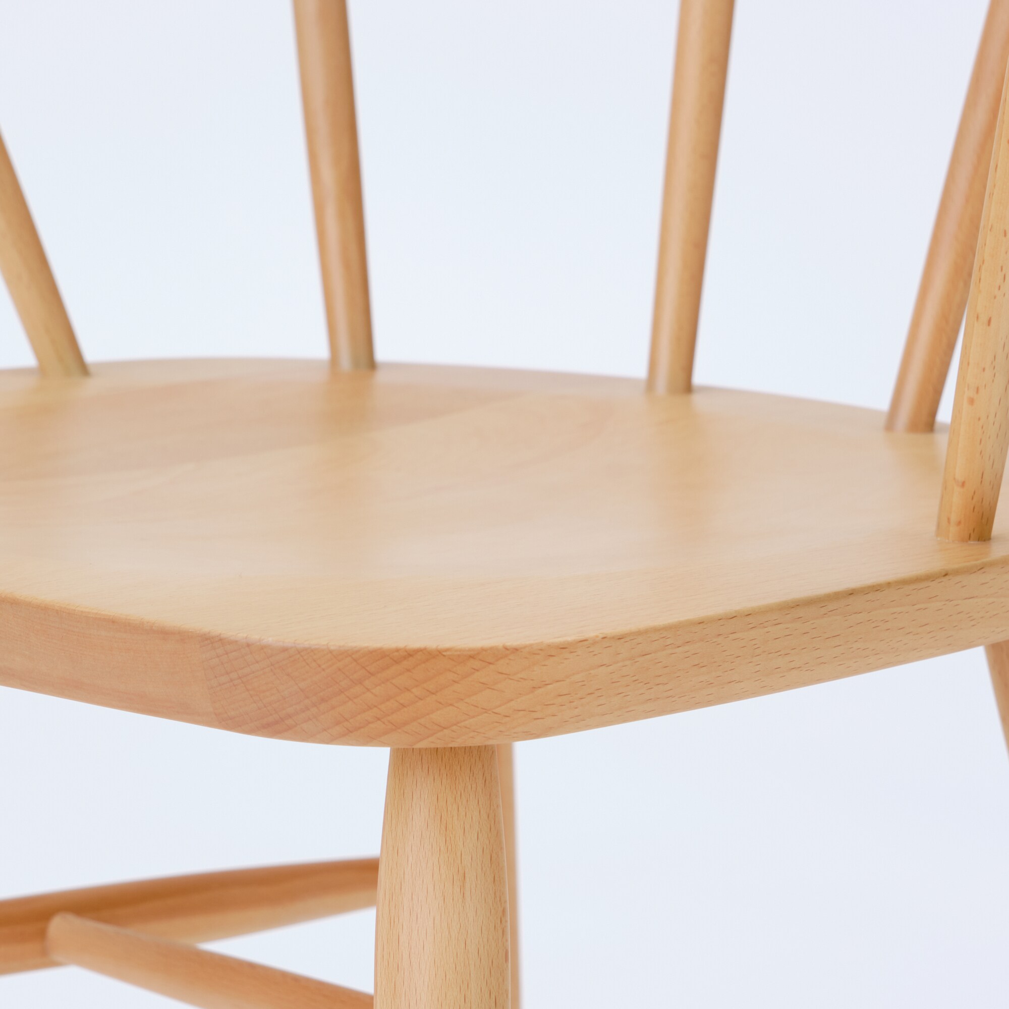 ブナ材アームチェア　丸脚