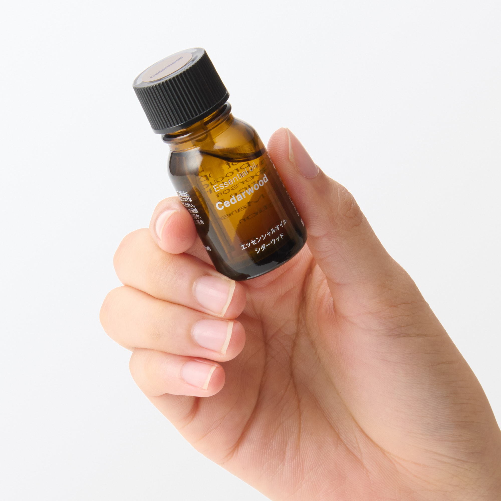 エッセンシャルオイル　シダーウッド