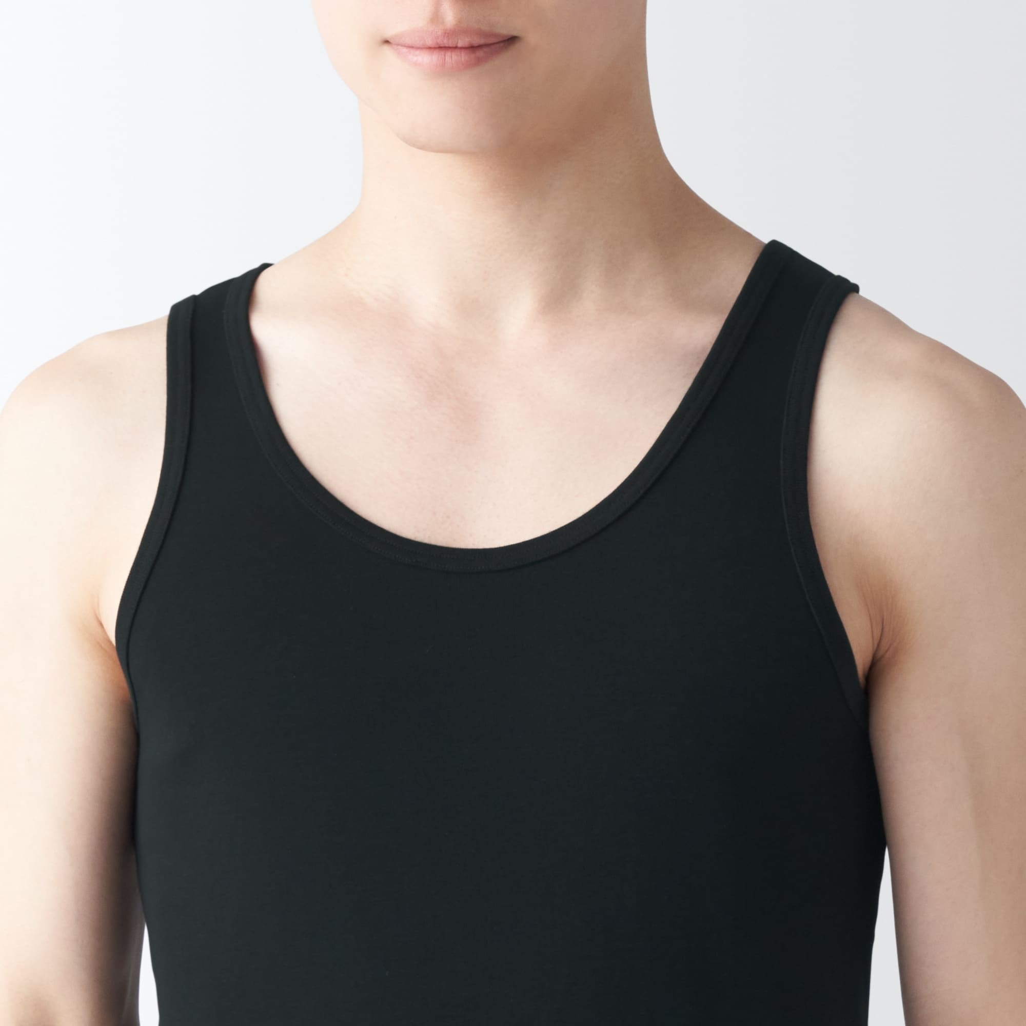 SATISFY ブラック タンクトップ SATISFY ブラック タンクトップ SATISFY ブラック タンクトップ