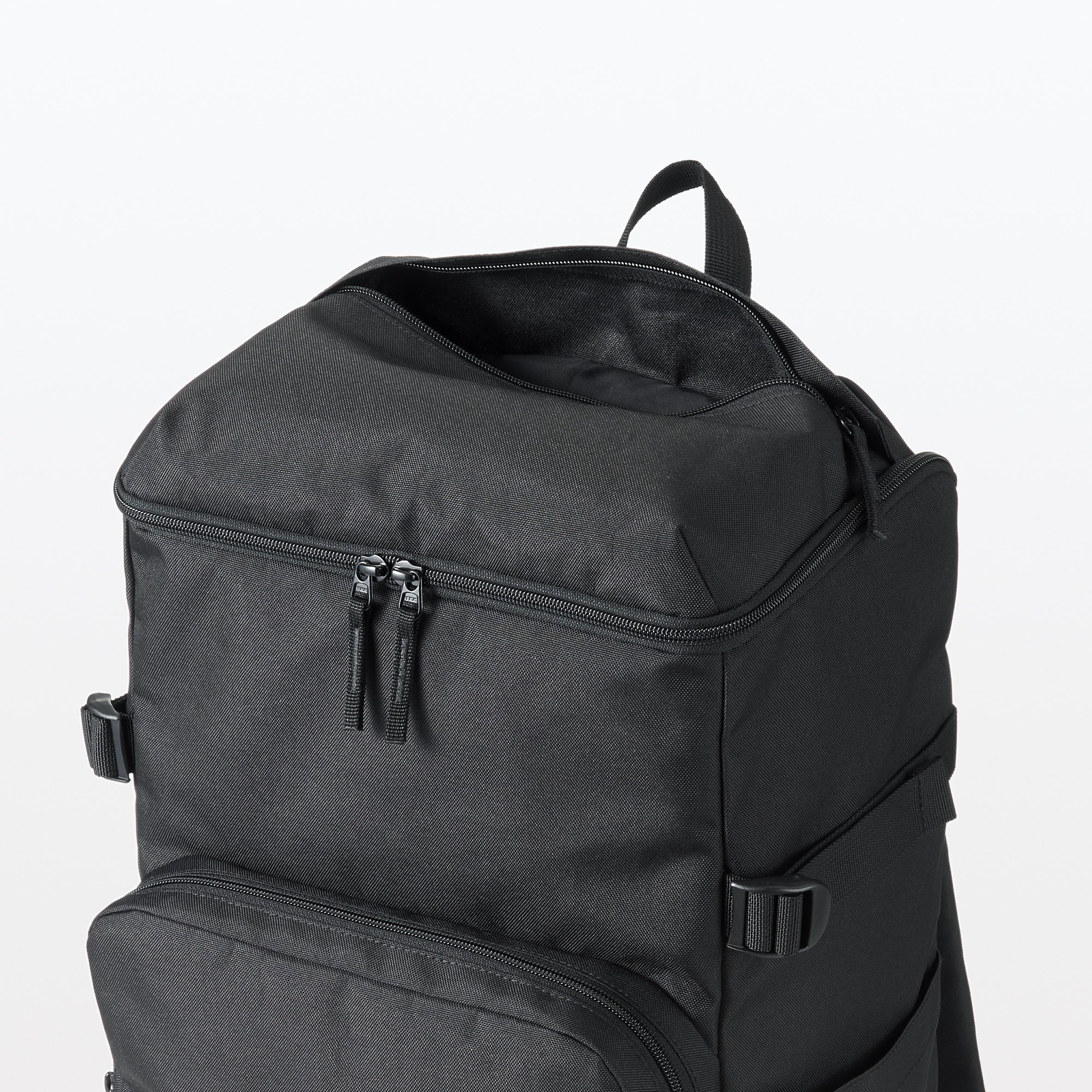 肩の負担を軽くする　撥水上から開くリュックサック