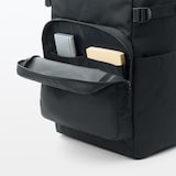 肩の負担を軽くする　撥水上から開くリュックサック