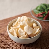 お米のスナック　ふわっと軽いチップス　ガパオ味