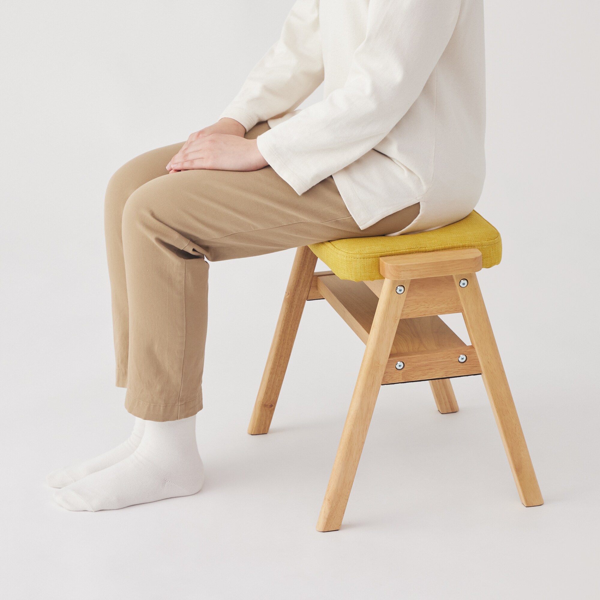 残反をつかったスタッキングスツール ポリエステル平織 イエロー