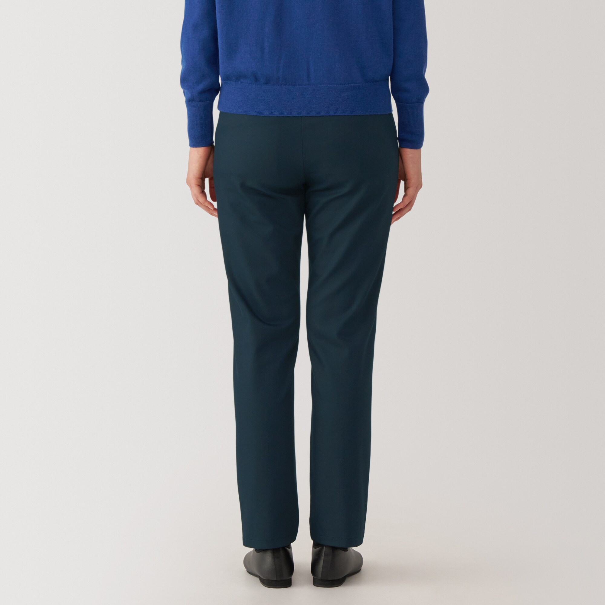 婦人　ストレッチチノ　スリムテーパードパンツ　股下長め