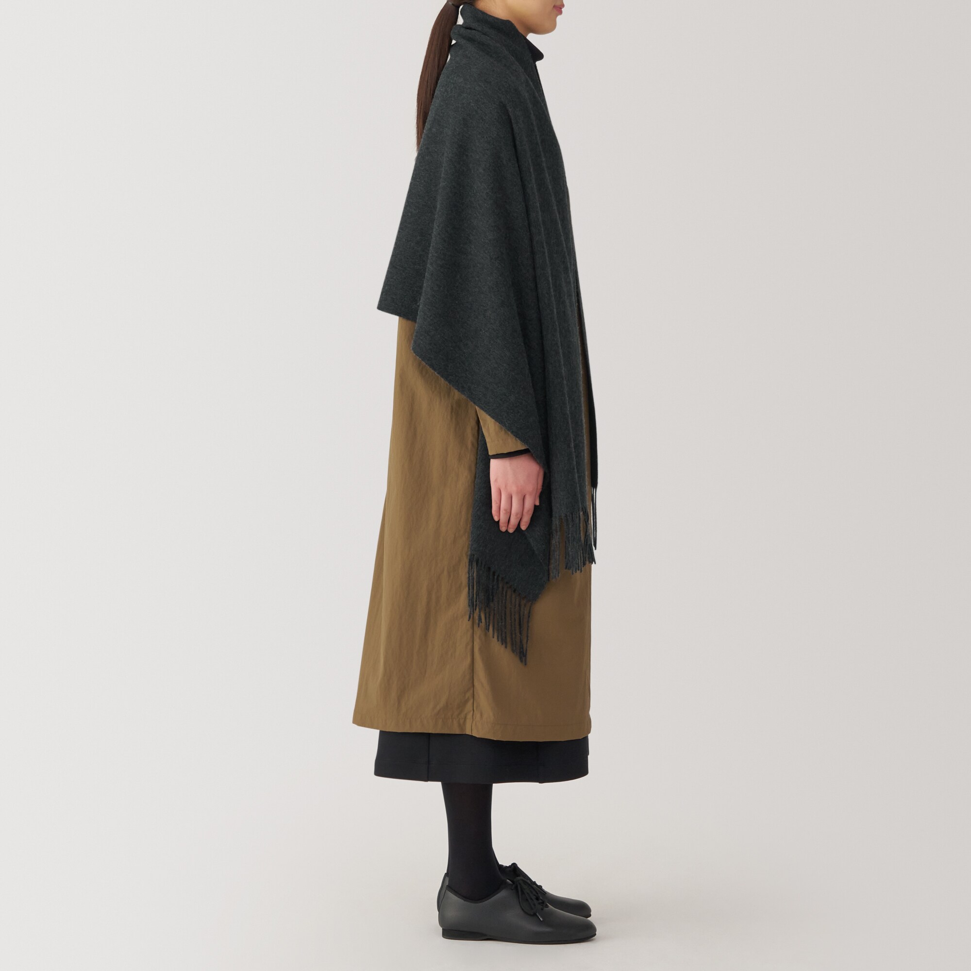 ウール　ひざ掛けにもなる　大判ストール