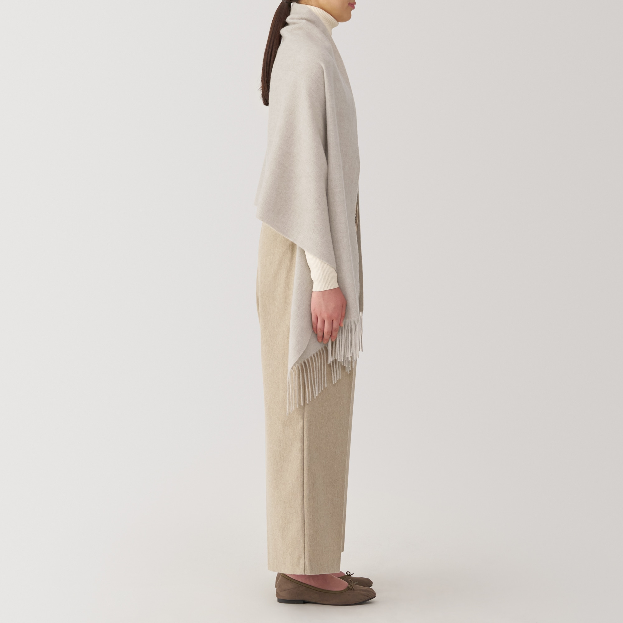 ウール　ひざ掛けにもなる　大判ストール