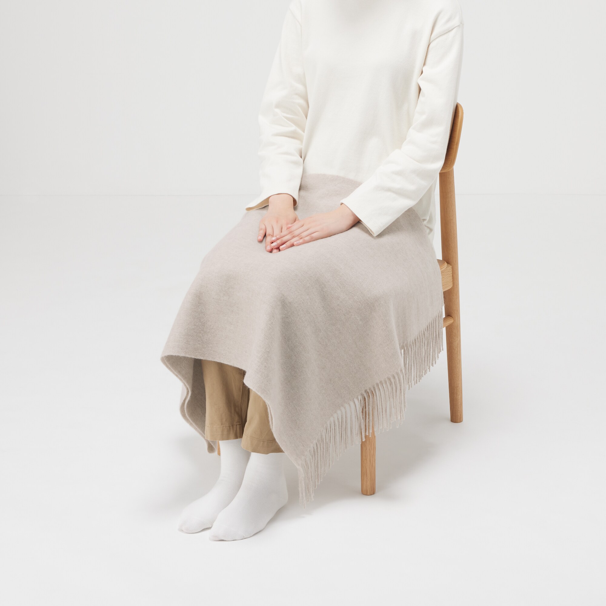 ウール　ひざ掛けにもなる　大判ストール