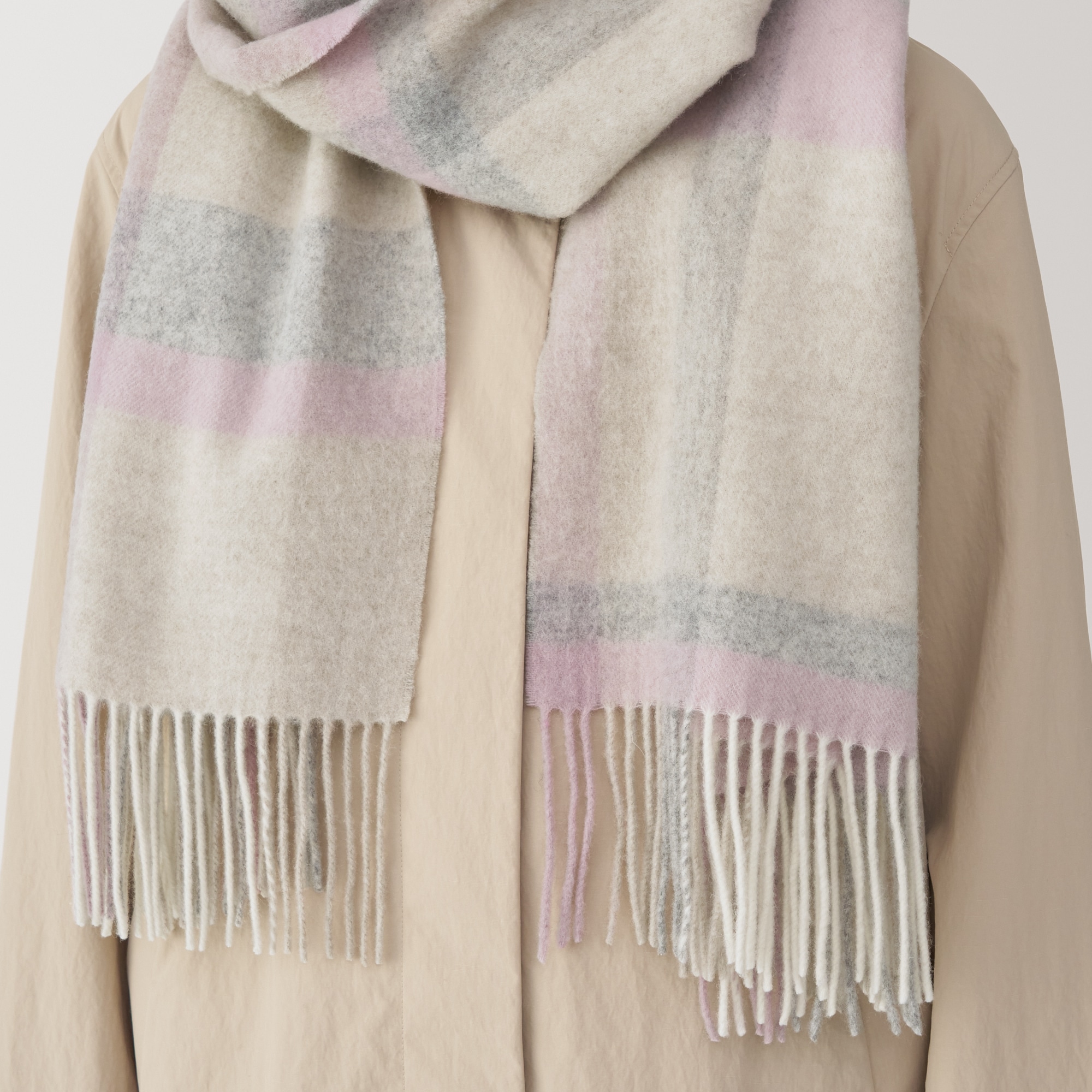 ウール　ひざ掛けにもなる　大判ストール（チェック）