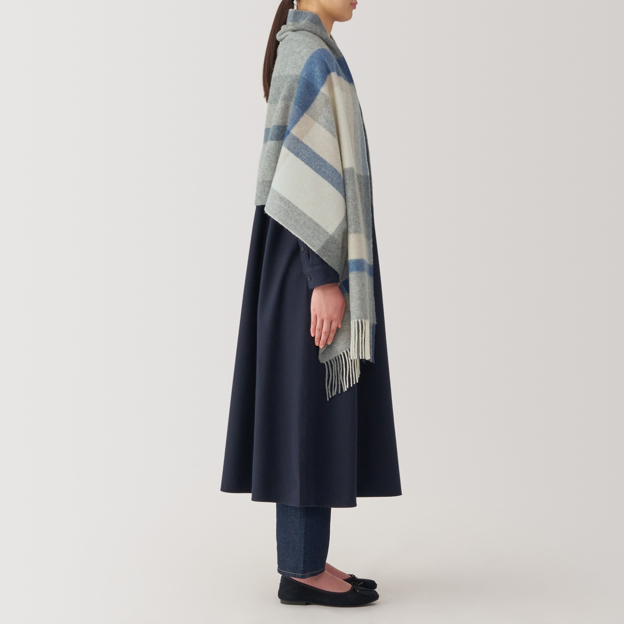 ウール　ひざ掛けにもなる　大判ストール（チェック）