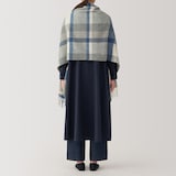 ウール　ひざ掛けにもなる　大判ストール（チェック）