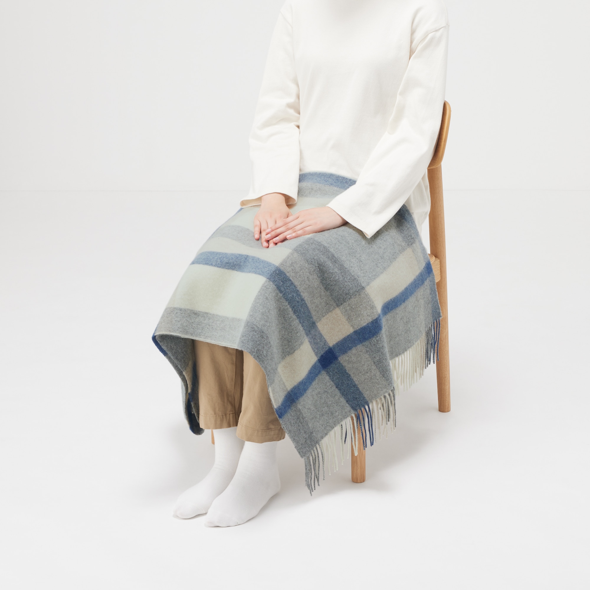 ウール　ひざ掛けにもなる　大判ストール（チェック）