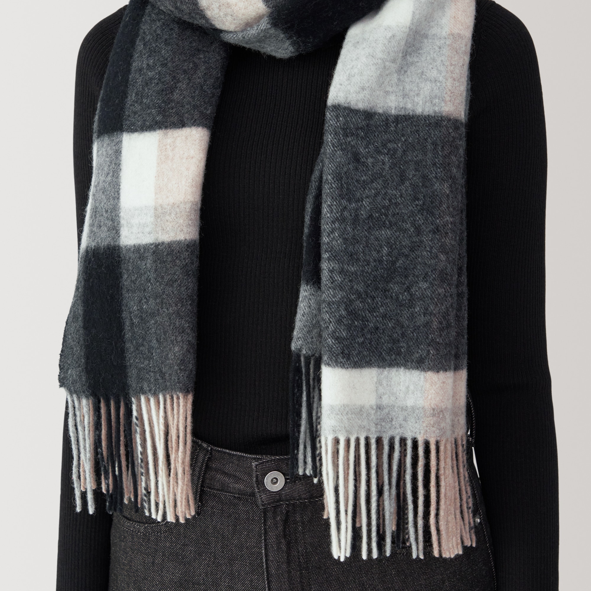 ウール　ひざ掛けにもなる　大判ストール（チェック）