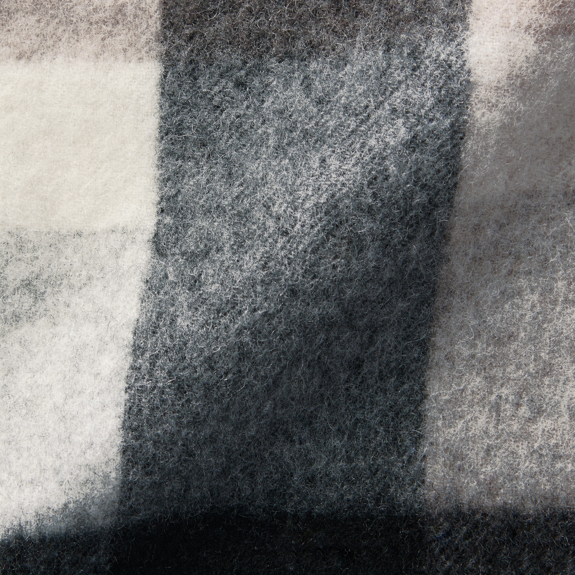 ウール　ひざ掛けにもなる　大判ストール（チェック）