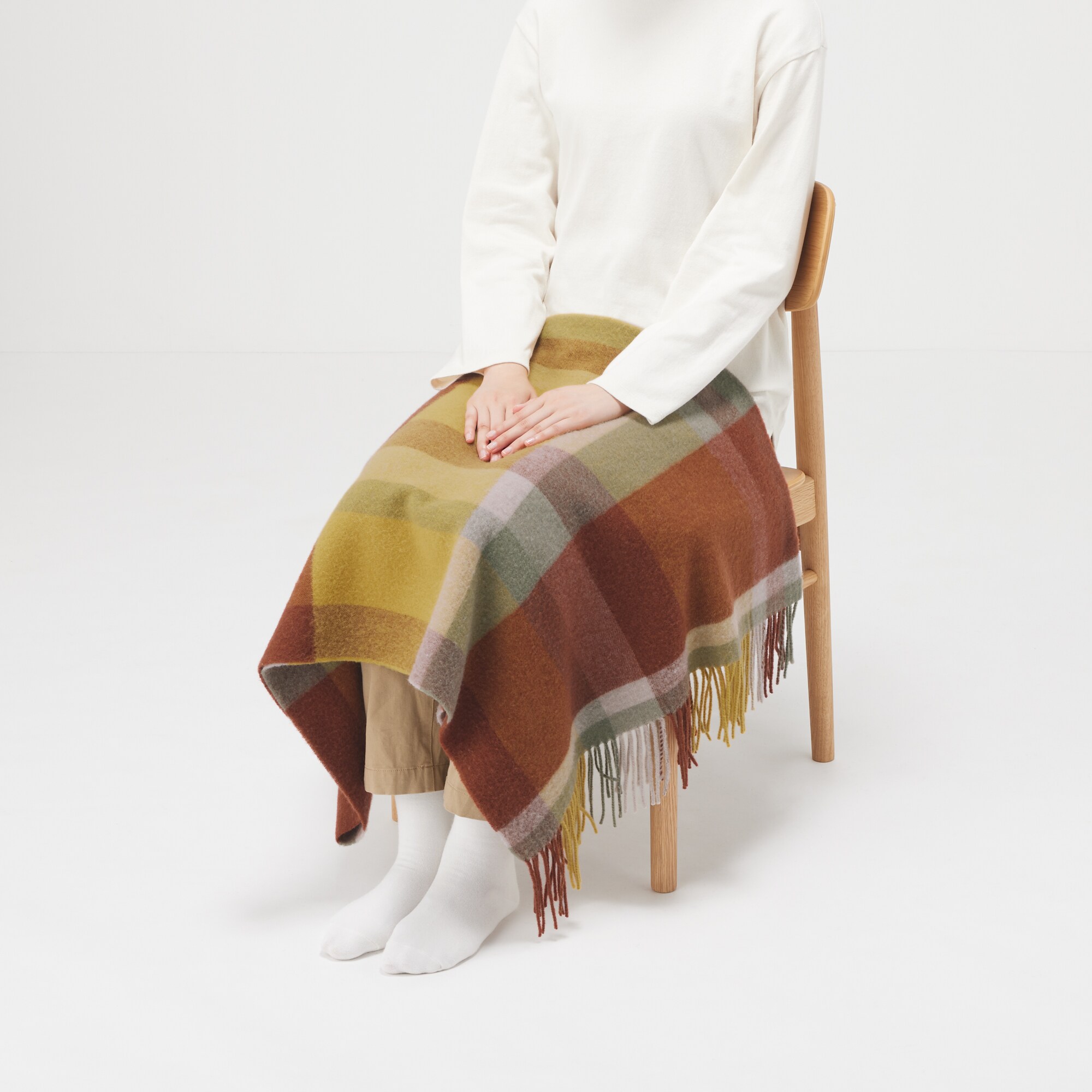 ウール　ひざ掛けにもなる　大判ストール（チェック）