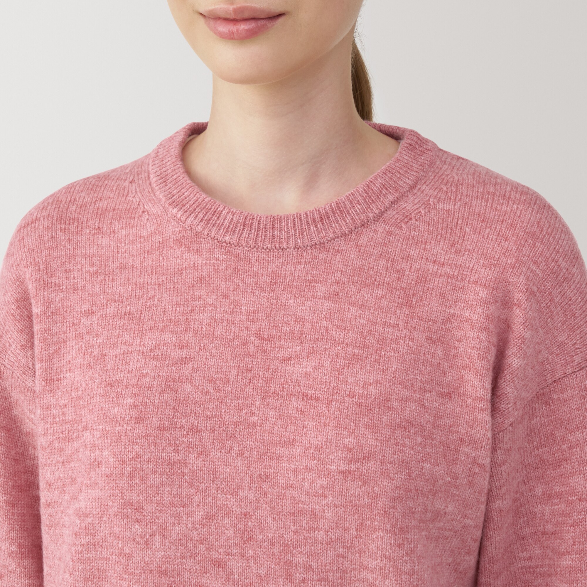 婦人　洗えるウールミドルゲージクルーネックセーター