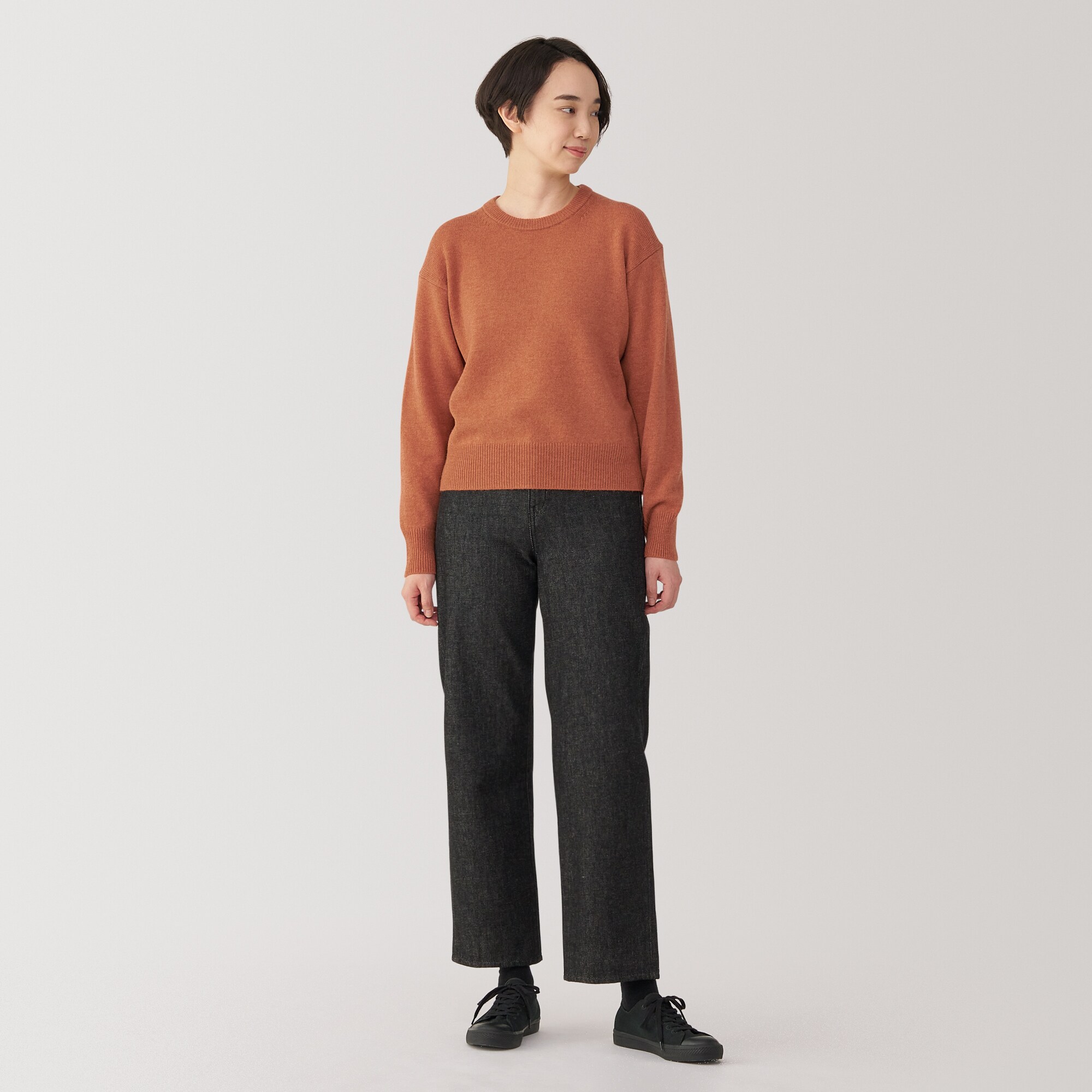 婦人　洗えるウールミドルゲージクルーネックセーター