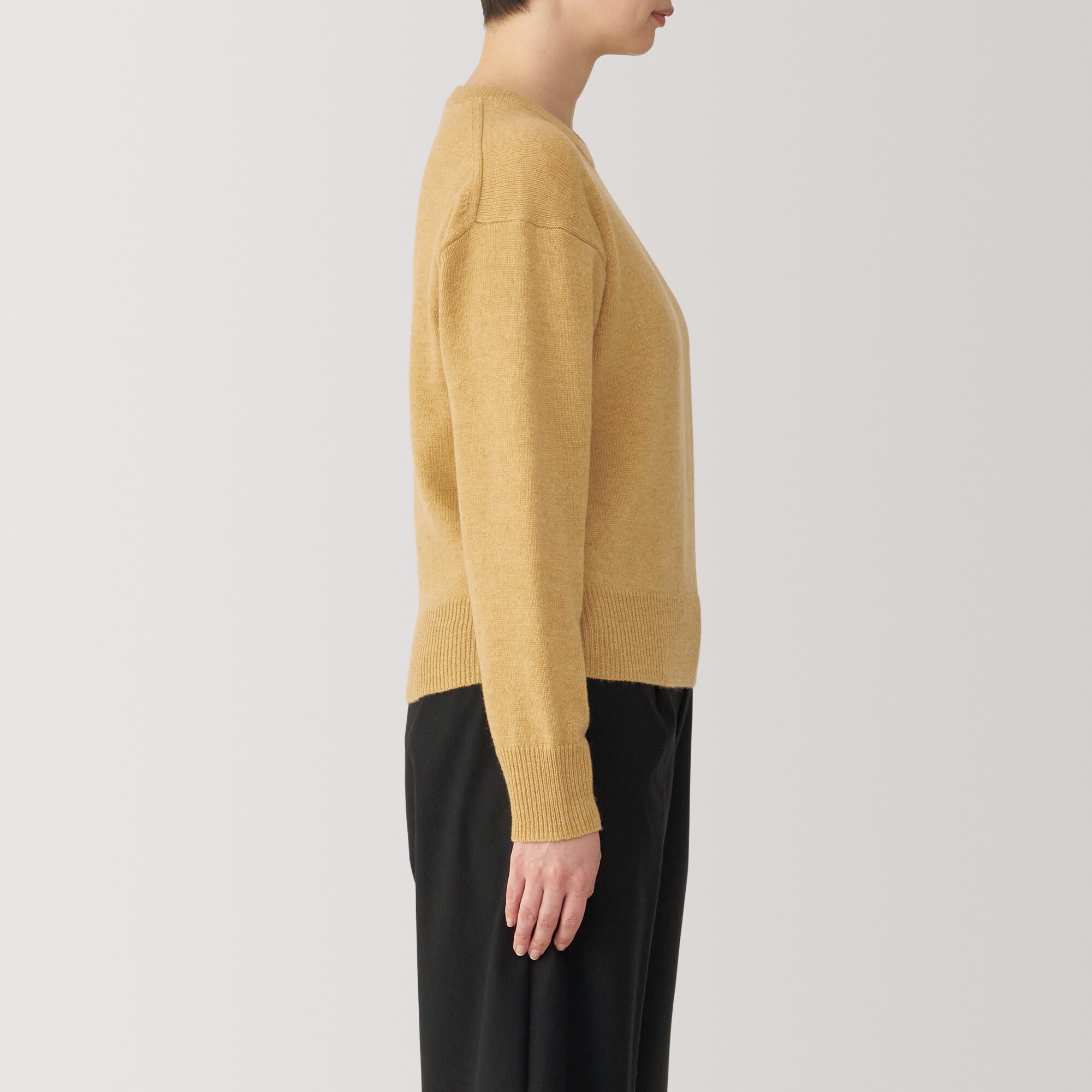 婦人　洗えるウールミドルゲージクルーネックセーター