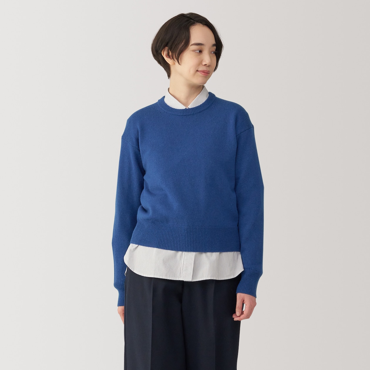 婦人　洗えるウールミドルゲージクルーネックセーター