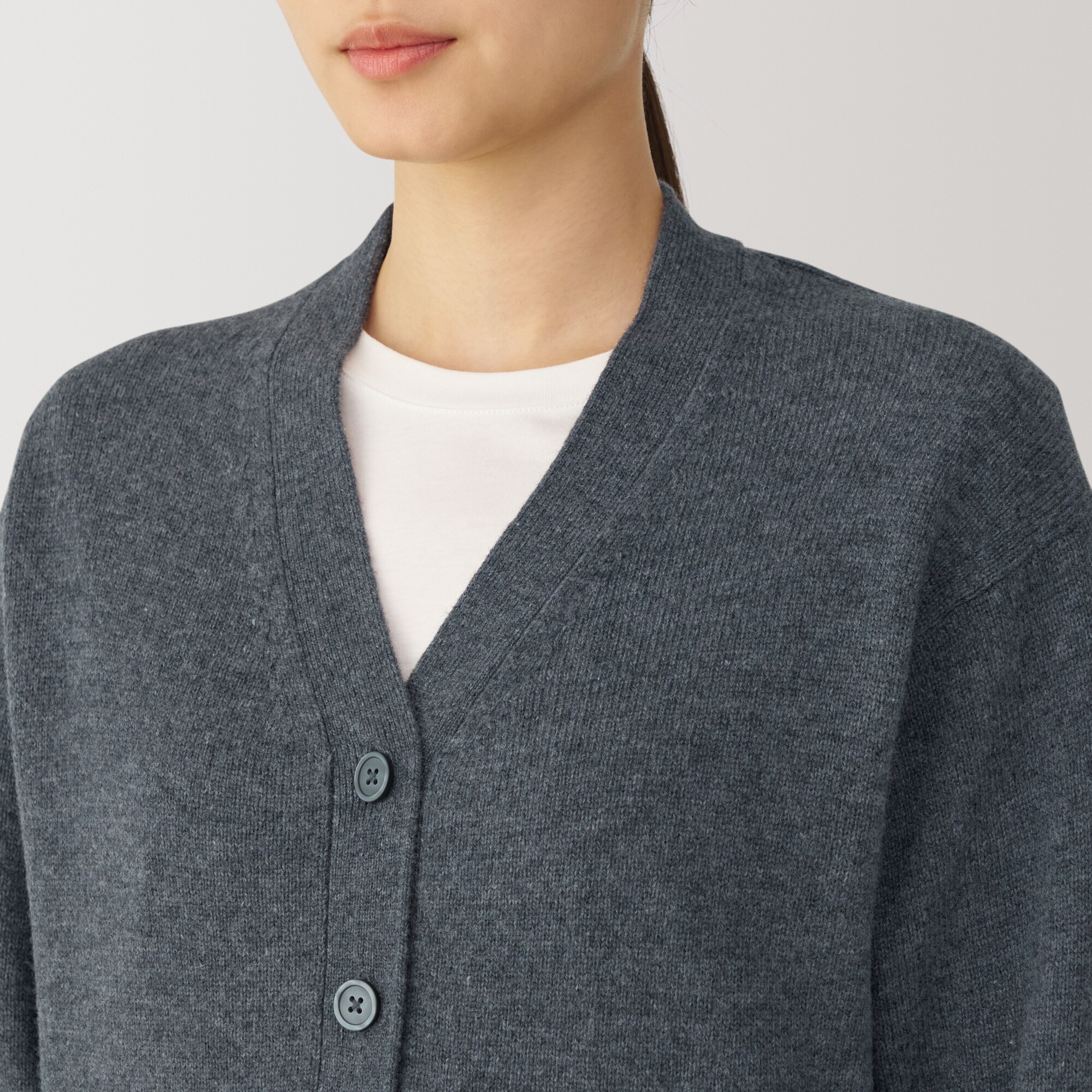 婦人 洗えるウールミドルゲージVネックカーディガン | 無印良品