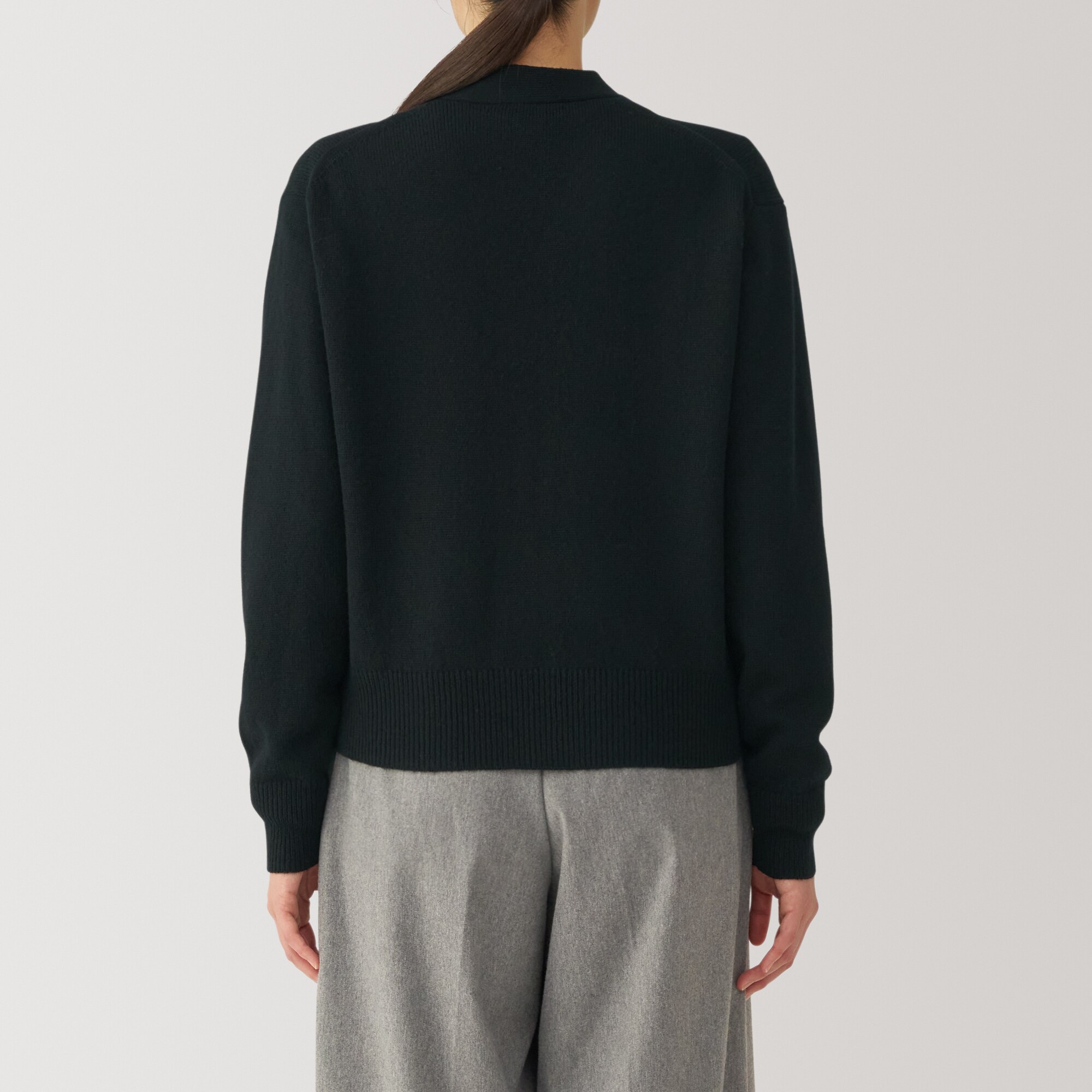 婦人　洗えるウールミドルゲージＶネックカーディガン