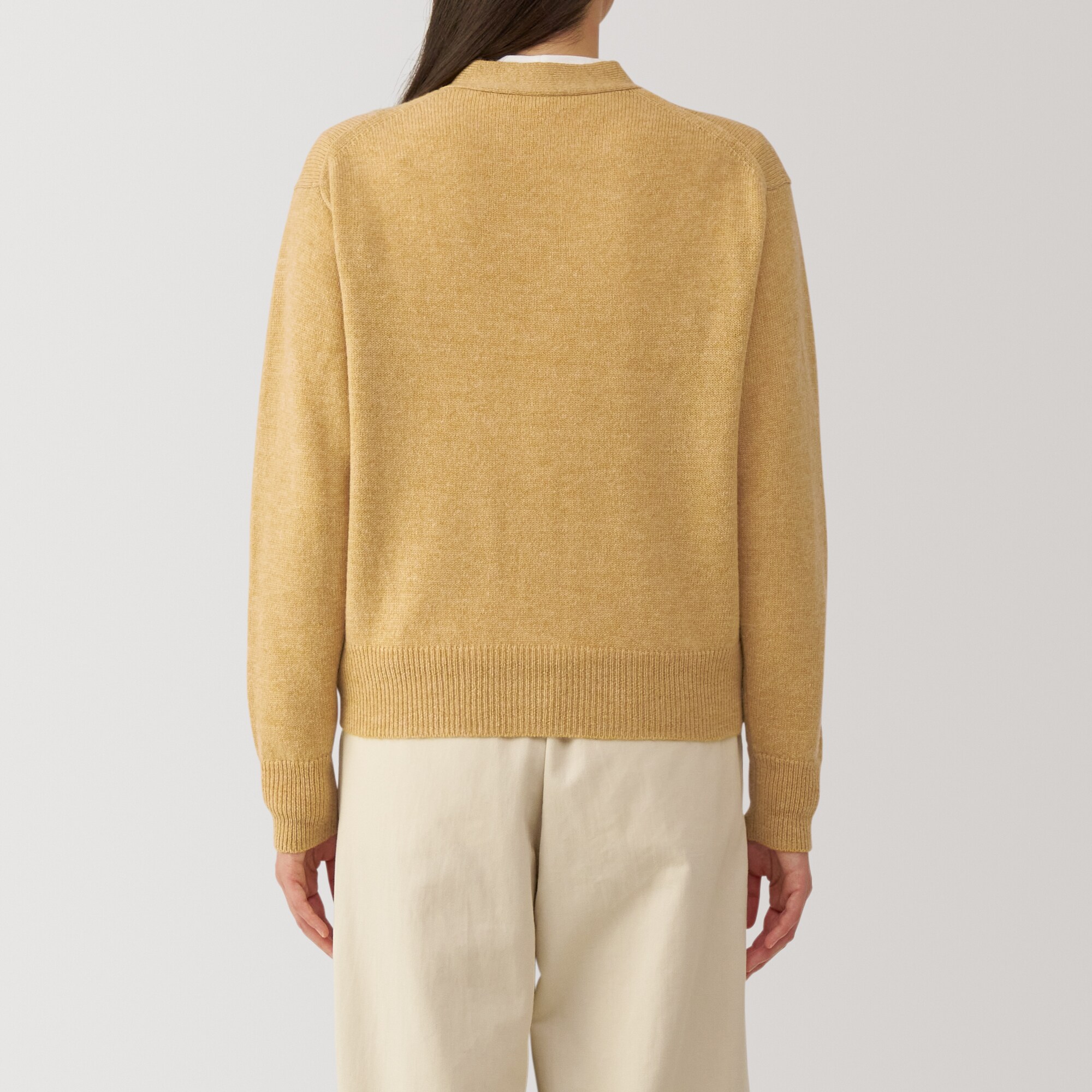 婦人　洗えるウールミドルゲージＶネックカーディガン