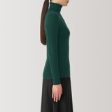 婦人　洗えるウールハイゲージリブタートルネックセーター