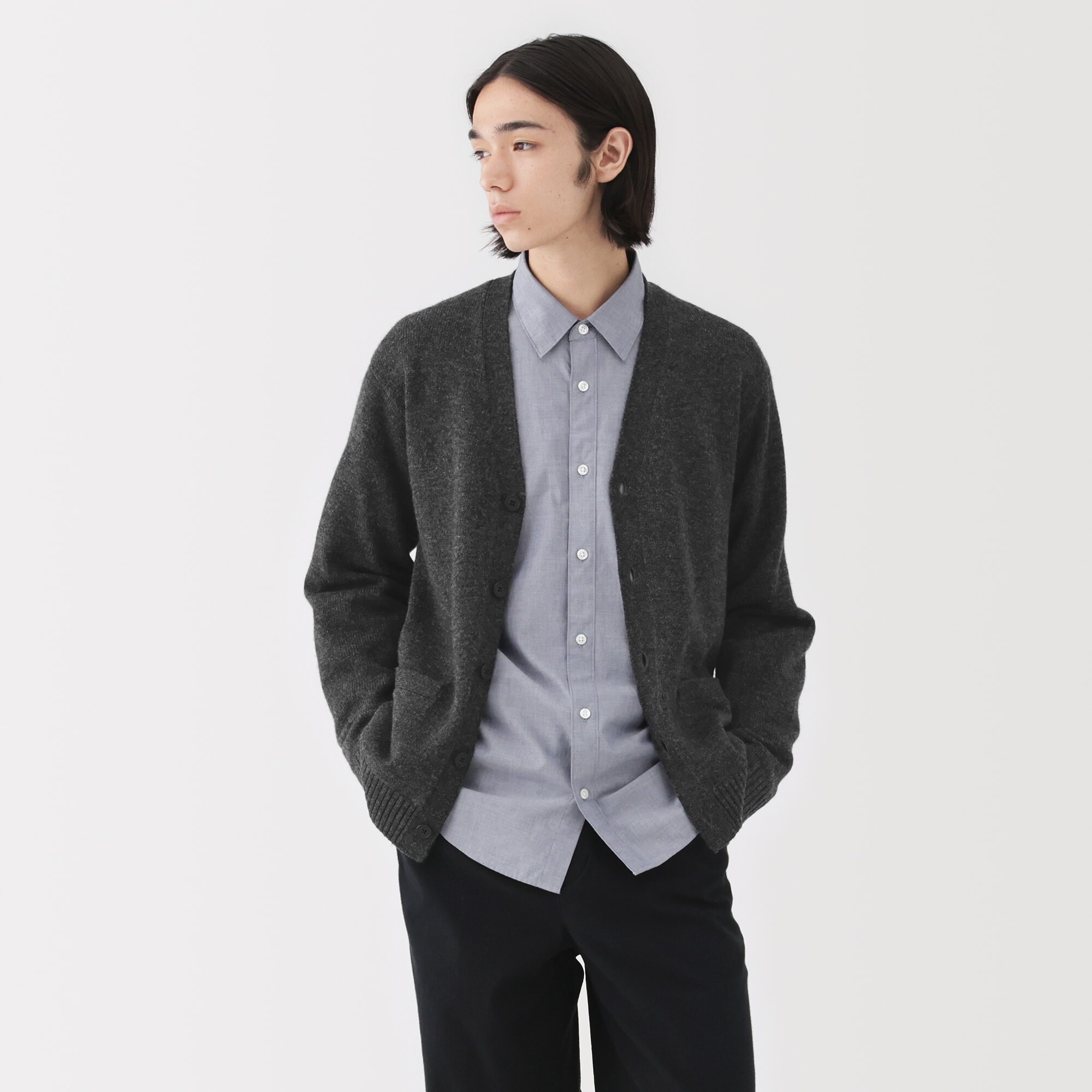 紳士　洗えるウールミドルゲージＶネックカーディガン