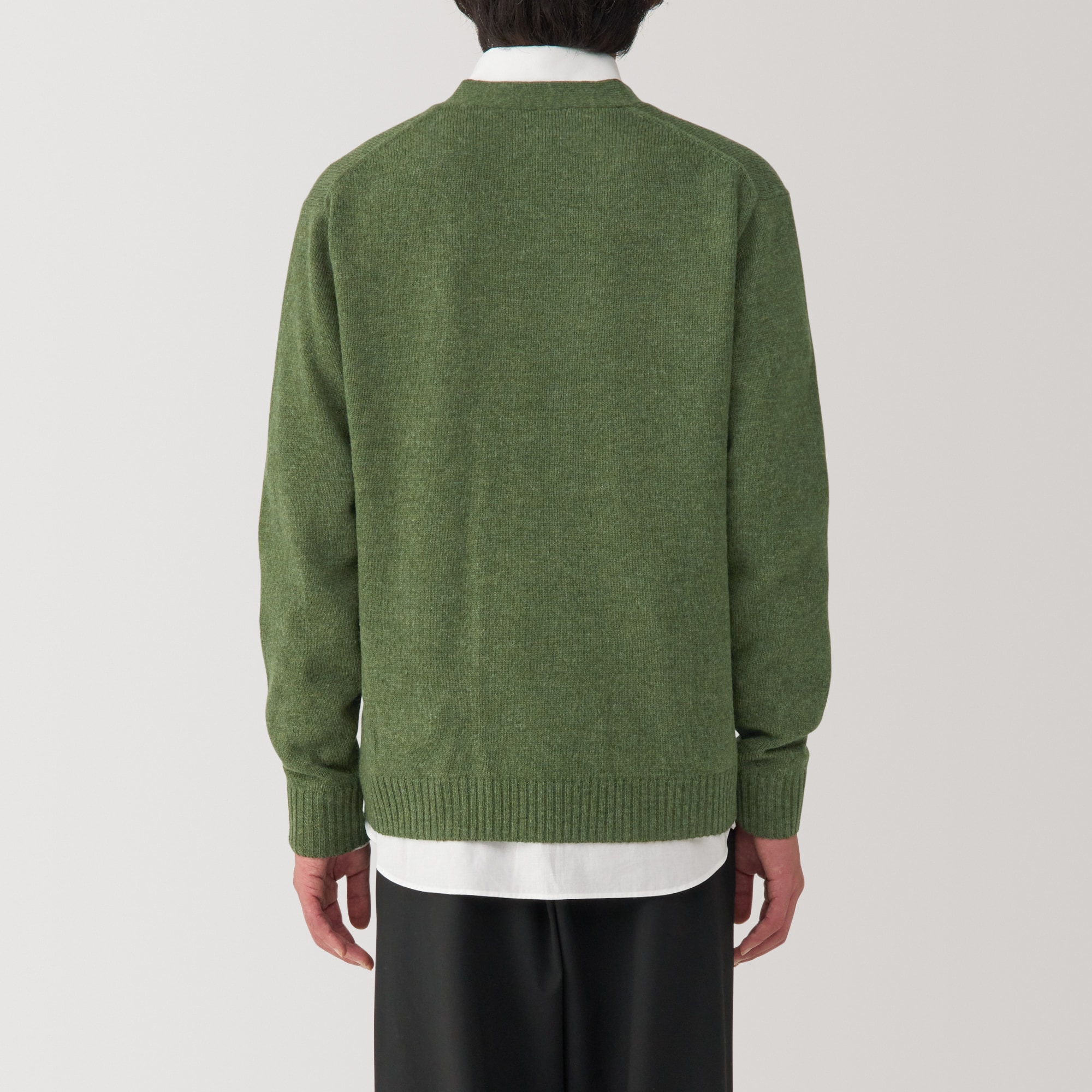 紳士　洗えるウールミドルゲージＶネックカーディガン