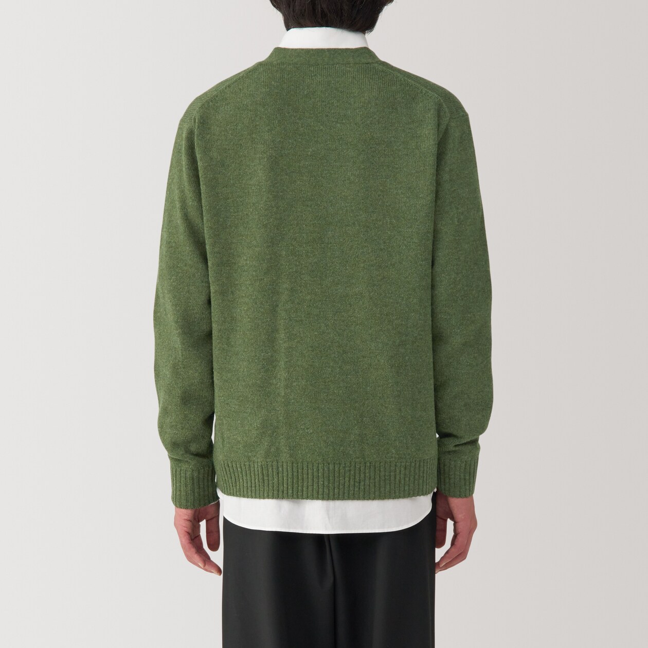 紳士　洗えるウールミドルゲージＶネックカーディガン