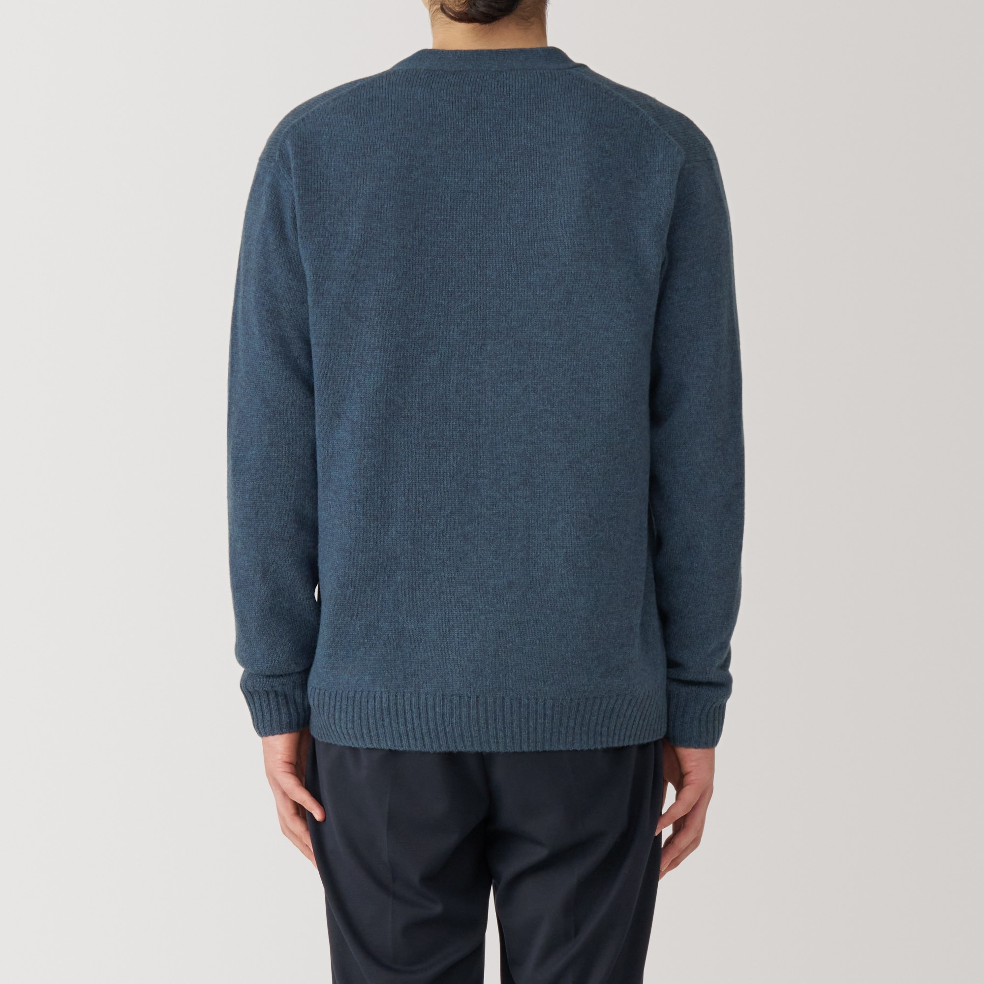 紳士　洗えるウールミドルゲージＶネックカーディガン