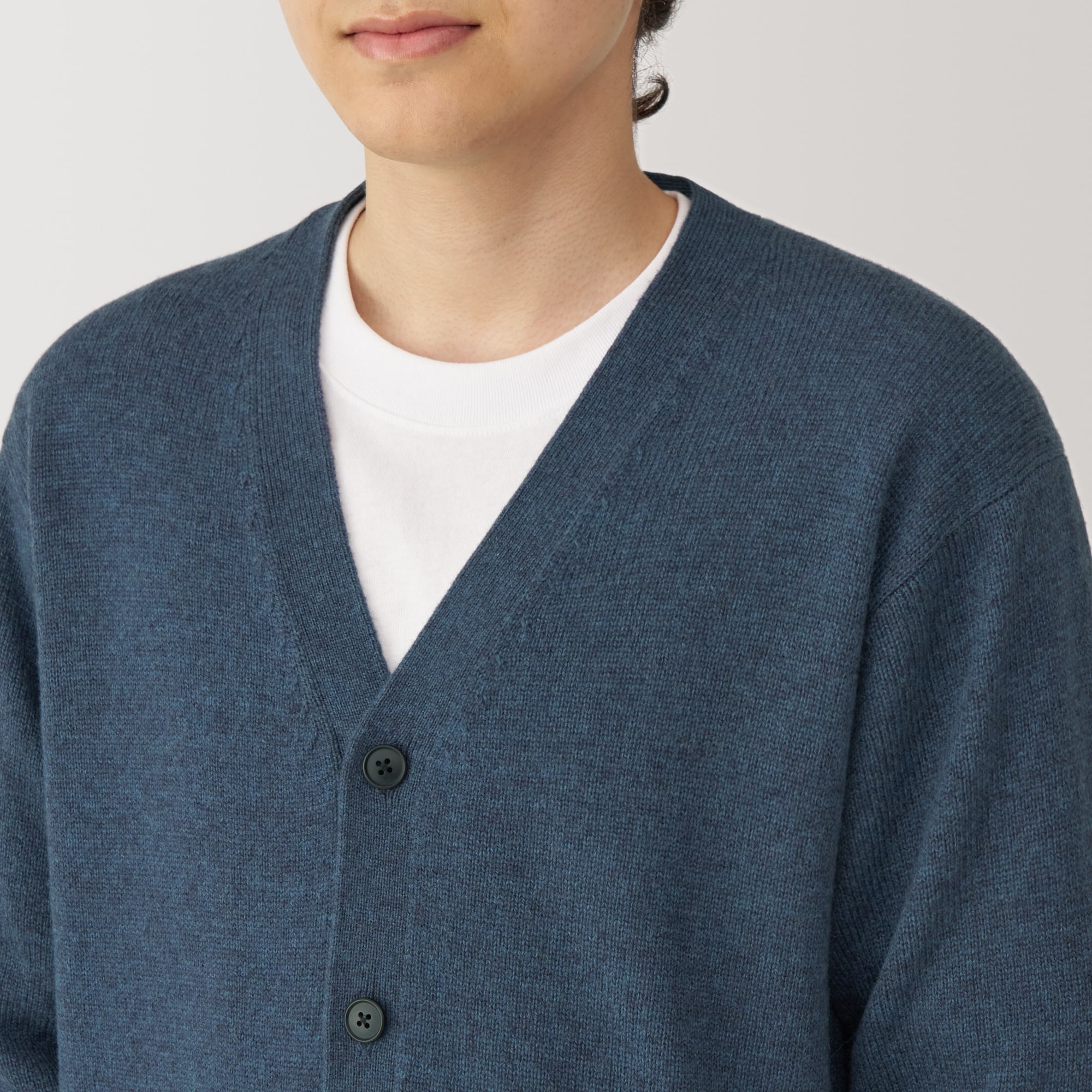 紳士　洗えるウールミドルゲージＶネックカーディガン