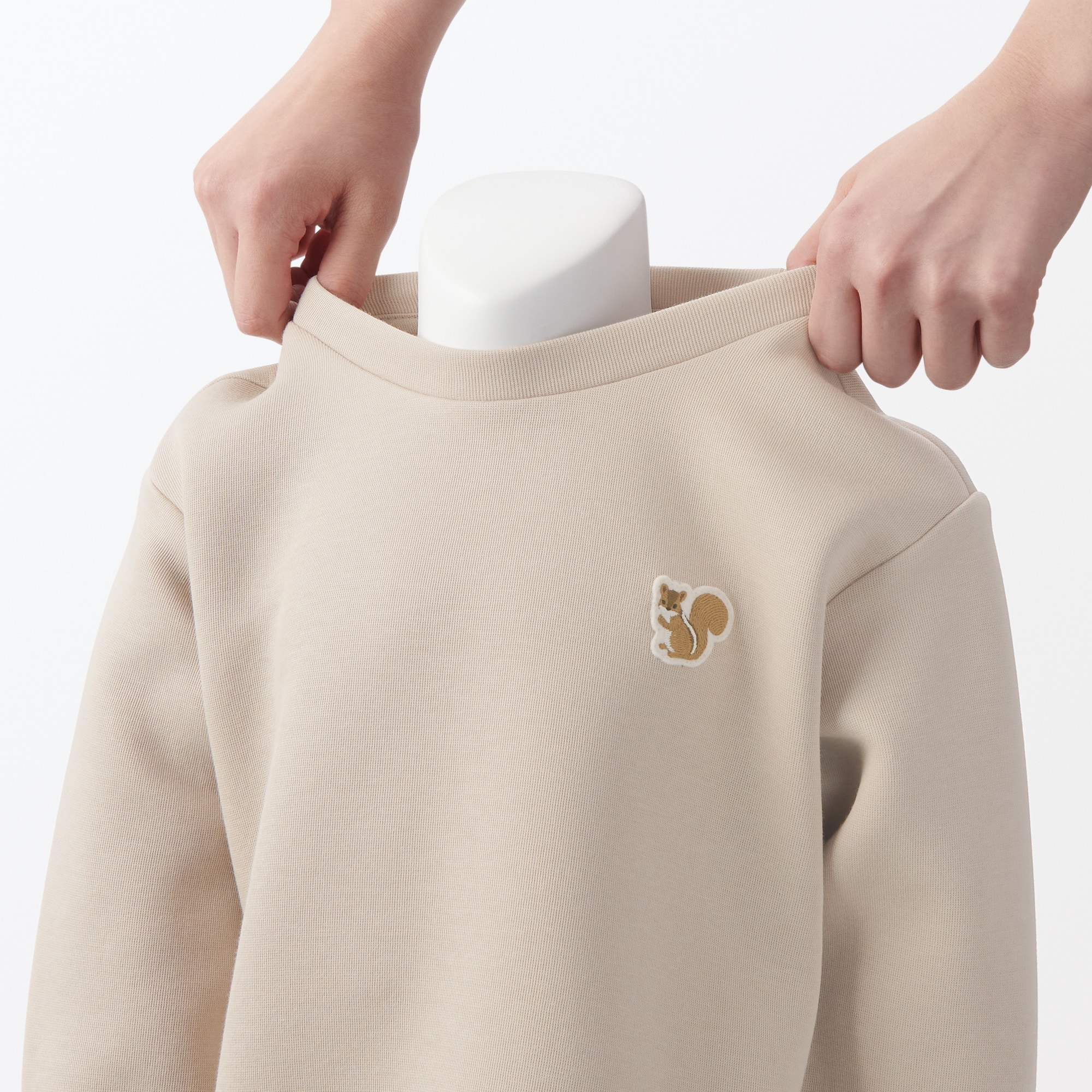 ベビー　あたまするっと二重編み刺繍入りスウェットシャツ