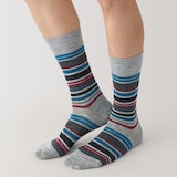 紳士　光沢感のあるウール糸で編んだ　足なり直角　靴下（ボーダー）