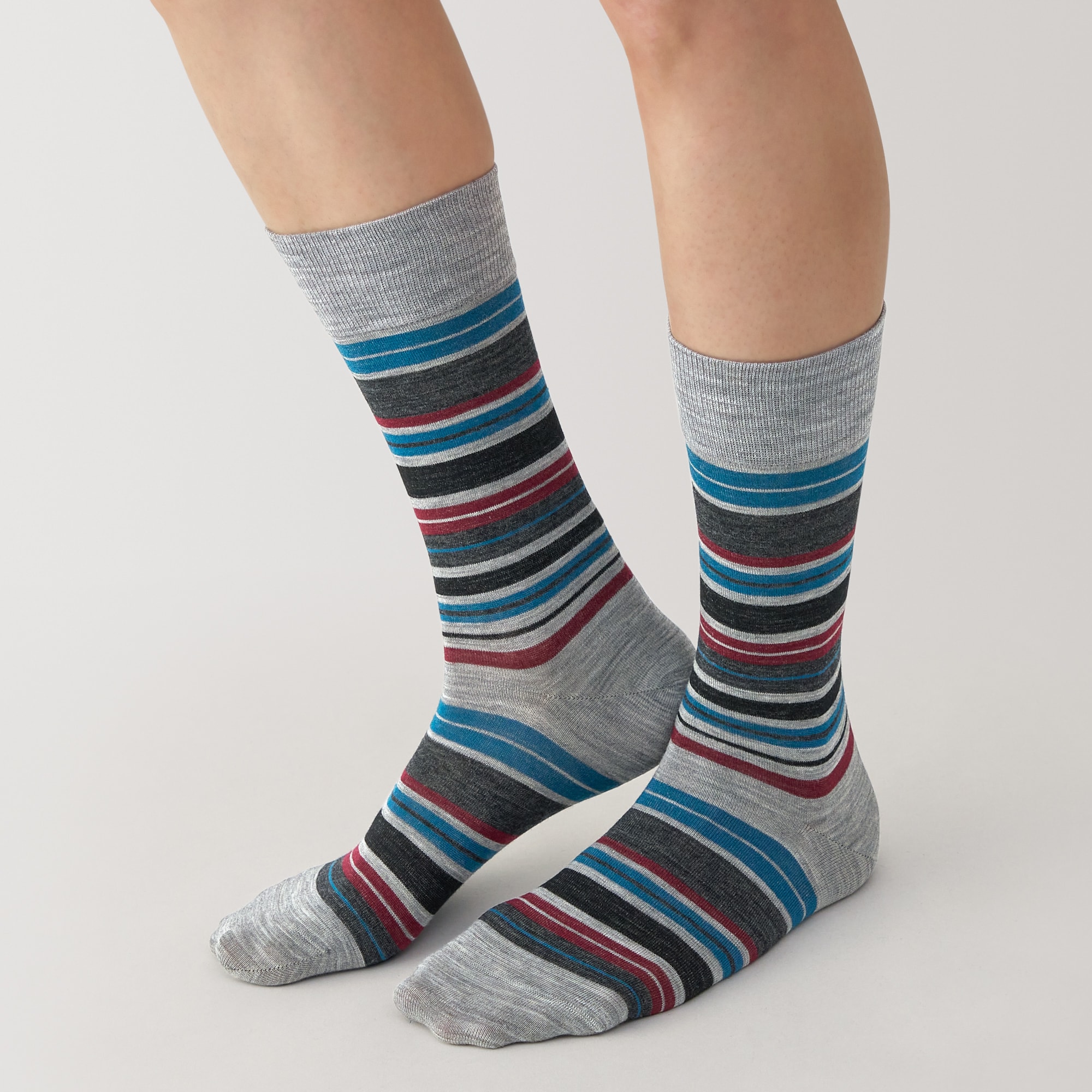 紳士　光沢感のあるウール糸で編んだ　足なり直角　靴下（ボーダー）