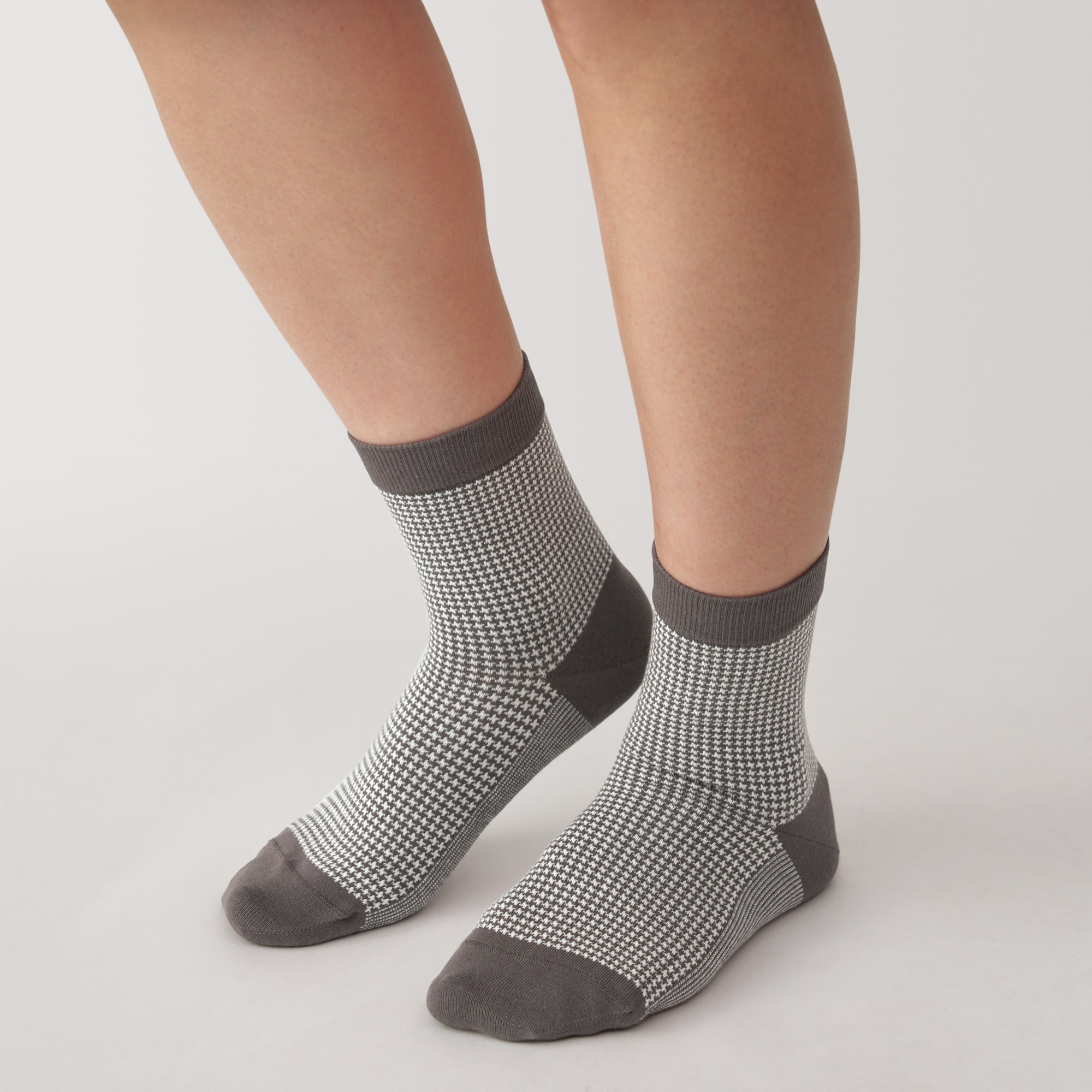 婦人　足なり直角　履き口やわらか　千鳥柄ショート丈靴下（口ゴムなし）