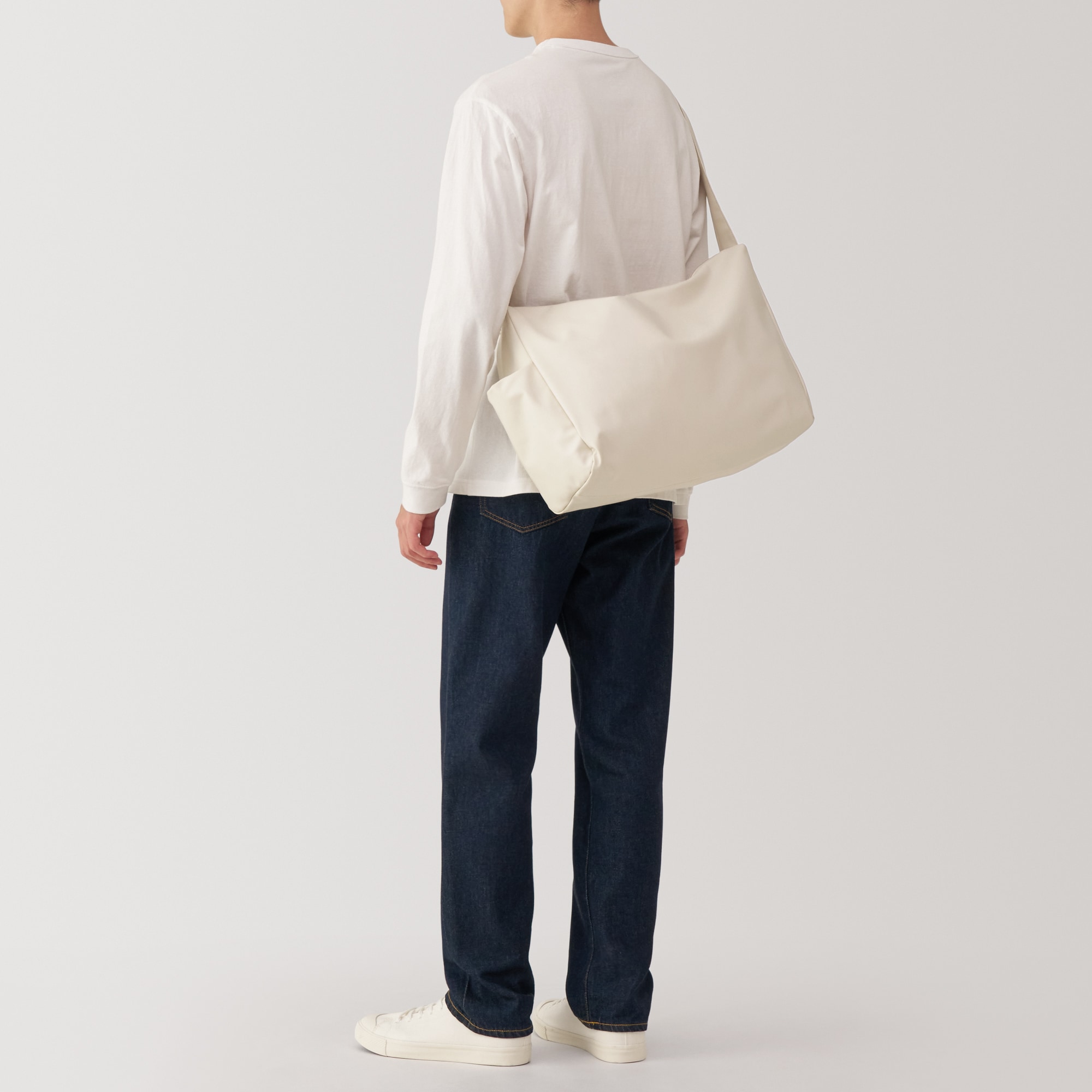 植物由来の原料を使った　スクエアショルダーバッグ