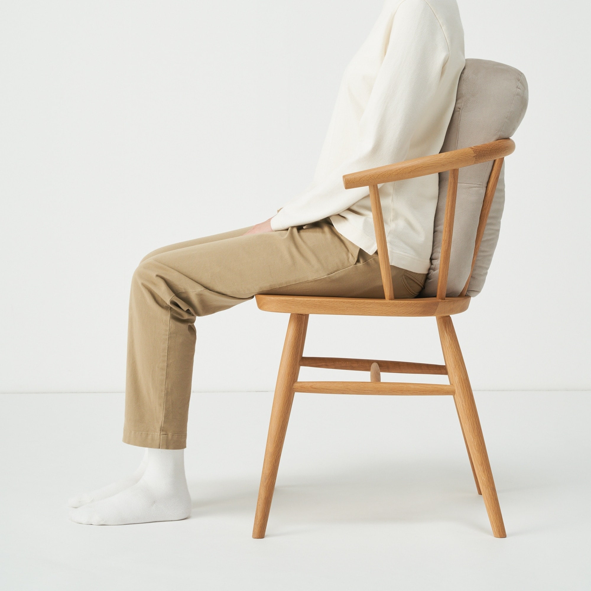 背当てにもなるやわらかマルチミニクッション