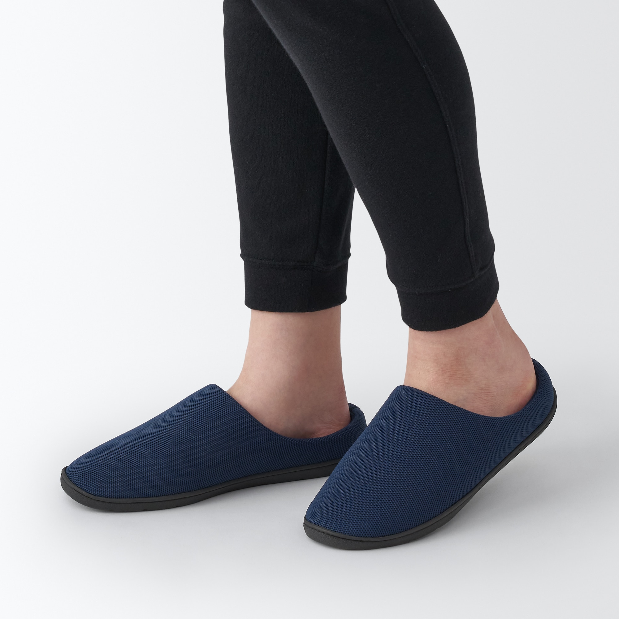 再生ポリエステル使い履き心地の良いスリッパ