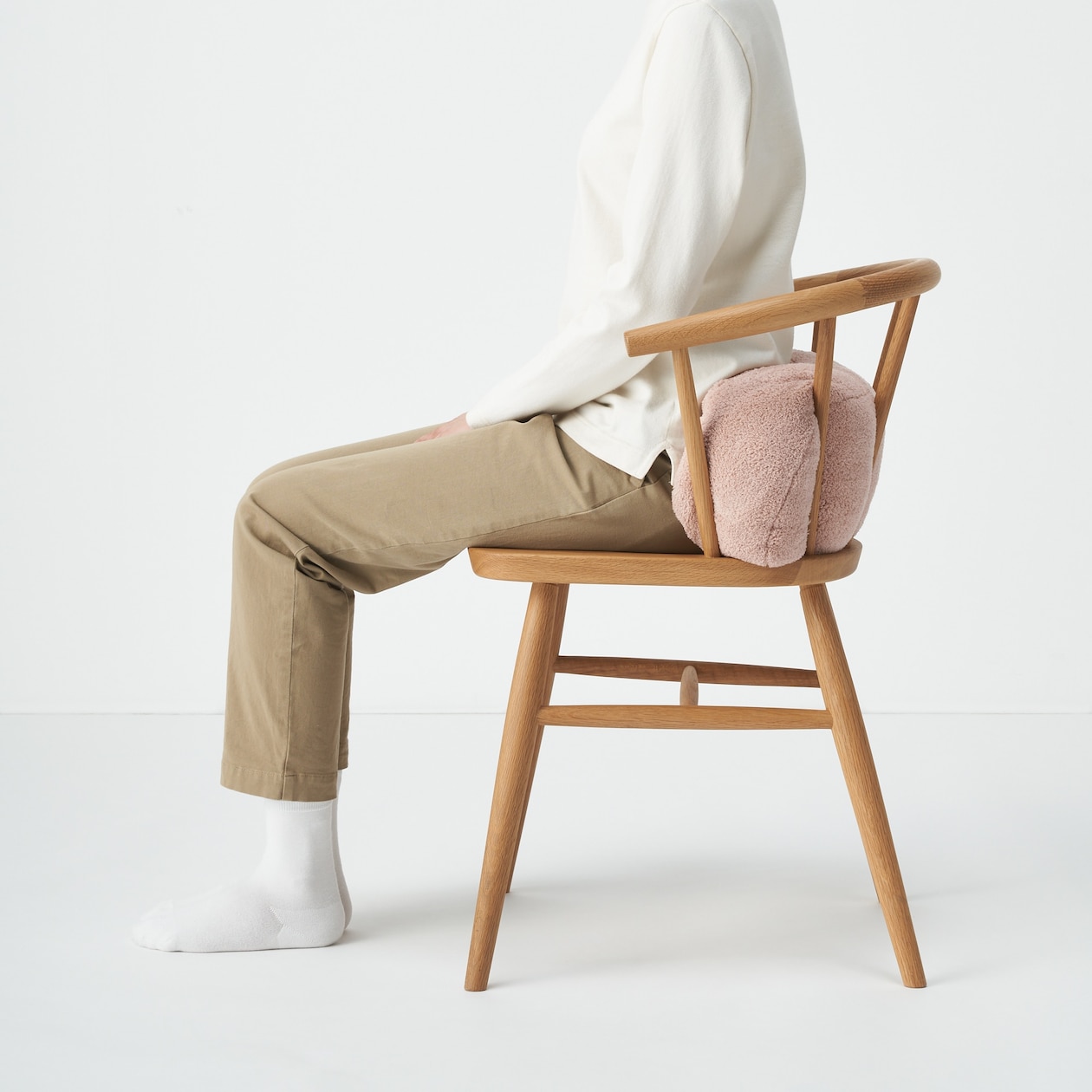 背当てにもなるあたたかマルチミニクッション