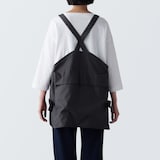 燃えにくい素材を使ったアウトドアエプロン