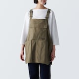 燃えにくい素材を使ったアウトドアエプロン