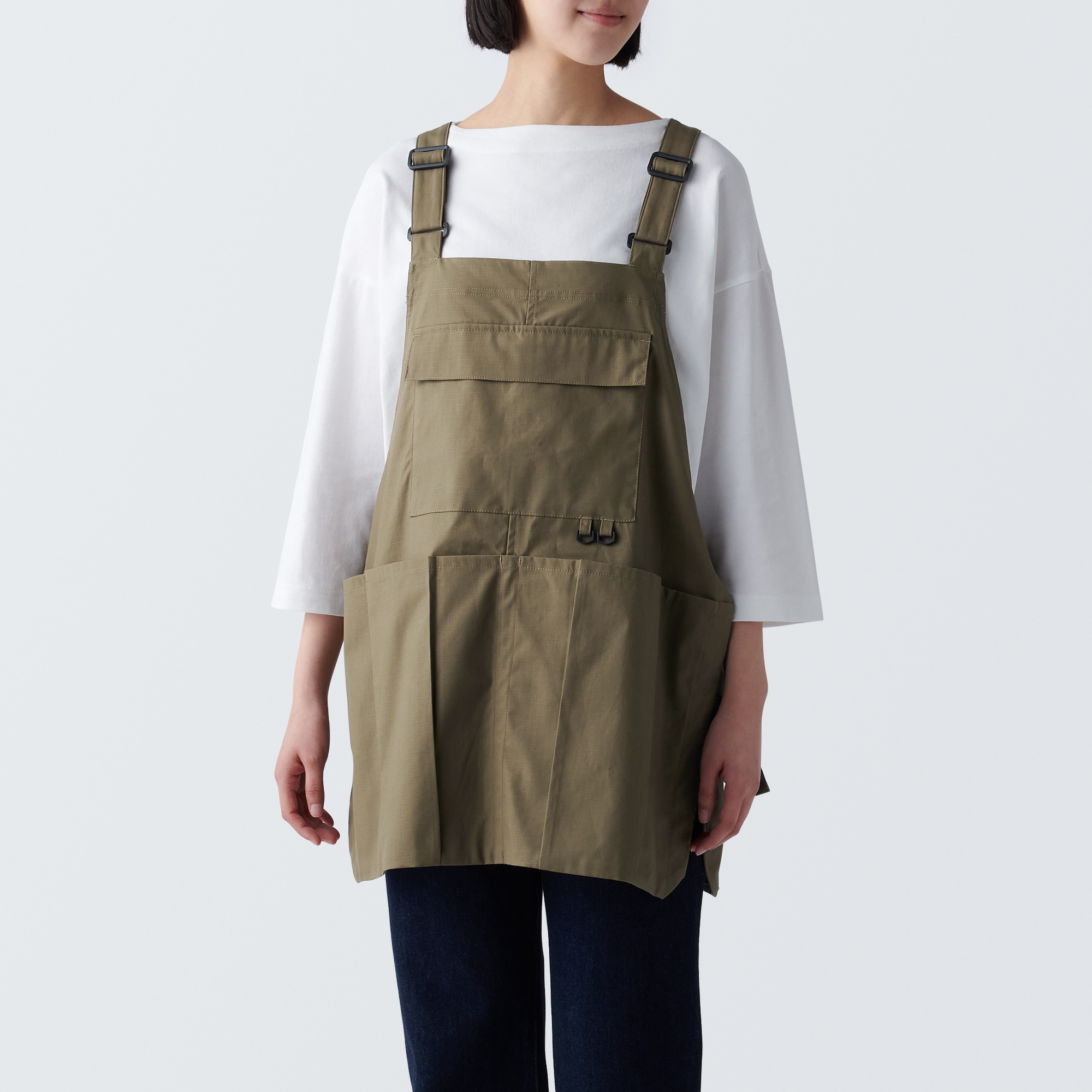 燃えにくい素材を使ったアウトドアエプロン