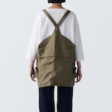 燃えにくい素材を使ったアウトドアエプロン