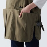 燃えにくい素材を使ったアウトドアエプロン